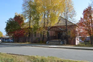 Каменный дом, в котором работал первый Совет депутатов рабочих и служащих посёлка Турьинские Рудники