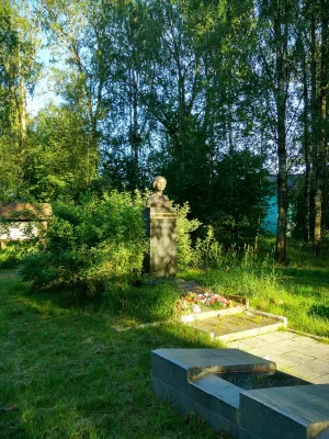 Памятник Герою Советского Союза М.В. Мелентьевой (Пряжа)