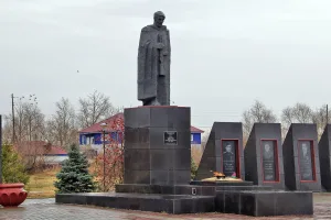 Обелиск воинам-землякам, погибшим в годы Великой Отечественной войны 1941-1945 гг. (Павлоградка)