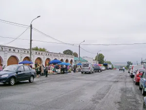 Гостиный двор с торговыми рядами