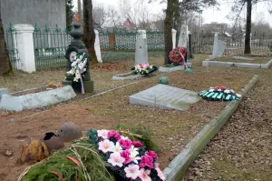 Братская могила советских воинов, погибших в боях с фашистами (Новоржев)