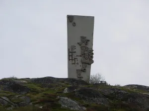 Памятник морякам-пограничникам, погибшим в 1941-1945 годах при защите Советского Заполярья