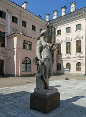 Статуя «Флора Фарнезская»