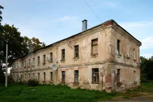 Восточный флигель на парадном дворе (Ивановское (Безобразово))