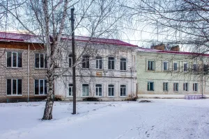 Здание школы, где в 1918-1925 гг. преподавал художник Л.А. Хныгин (Большое Мурашкино)