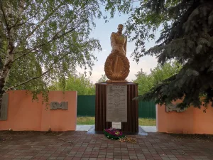 Братская могила 46 советских воинов, погибших в боях с фашистскими захватчиками (Рождествено)