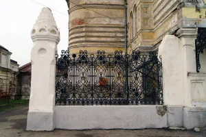 Ограда с воротами (Великое)