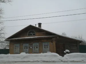Дом, в котором прошли детские и юношеские годы партизанки И. Константиновой (Кашин)