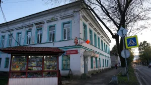 Жилой дом с лавкой (здание городского училища) (Новая Ладога)