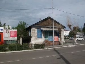 Дом Какабадзе, в котором останавливался один из организаторов и командиров партизанского движения в Сибири Каландарашвили Н.А. (Кяхта)