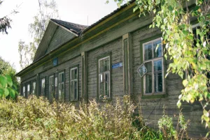 Здание начальной школы, где учился М. И. Калинин (Яковлевское)