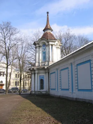 Каменная ограда Смольного монастыря