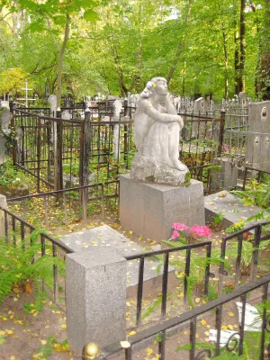 Могила В.В. Бианки (1894-1959), писателя