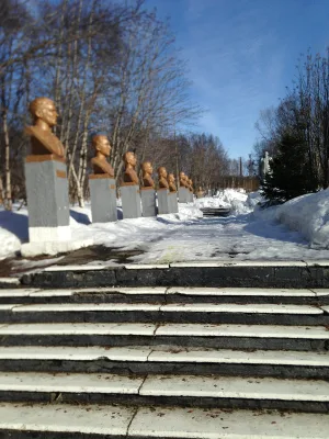 Аллея Славы героев-авиаторов (54 бюста Героев Советского Союза)