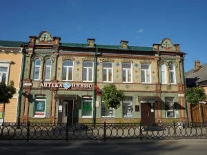 Жилой дом с магазином (Боровичи)