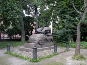 Памятник погибшим членам экипажа клипера «Опричник» (Кронштадт)