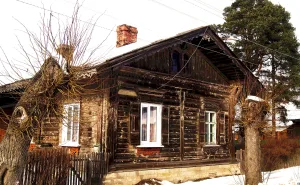 Жилой дом с хозпостройками (Гатчина)