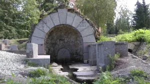 Грот-родник