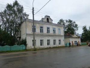 Жилой дом с магазином (Великий Устюг)