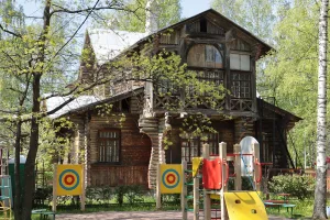 Дача (Дом начальника Офицерской стрелковой школы Л.В. Гапонова) (Ломоносов)