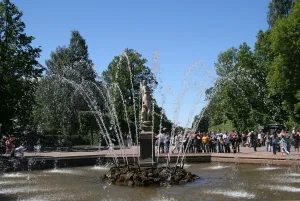 Бассейн с фонтаном «Ева»