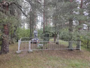 Братская могила советских воинов, партизан и сельских активистов (Октябрьская)