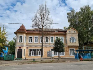 Дом жилой с торговыми помещениями (Бежецк)