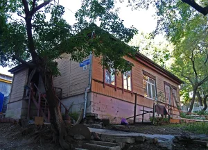 Дом большевика-подпольщика А.И. Лымаря, в котором размещалась конспиративная квартира Владивостокского подпольного ревкома (Владивосток)