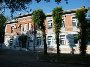 Амбулатория городской больницы, в которой работали профессора Л.Ф. Пиотровский и Г.С. Постол (Хабаровск)