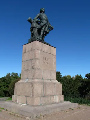 Памятник Петру I