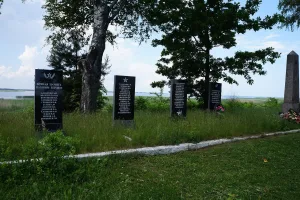 Братская могила советских воинов, погибших в боях с фашистами (Кобылье Городище)