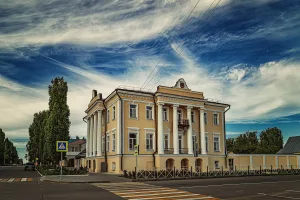 Общественное здание (Кирсанов)
