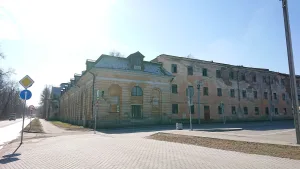 Трёхэтажный корпус казарм Кирасирского полка (Гатчина)