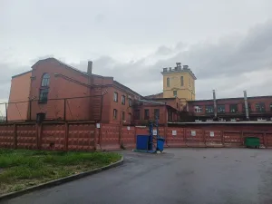 Производственный корпус с водонапорной башней