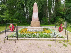 Братская могила советских воинов и жителей Ленинграда, погибших в Великую Отечественную войну