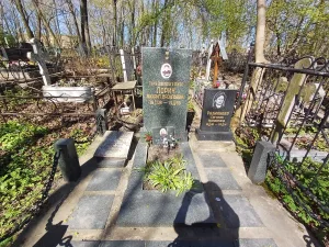 Могила М.В. Лорина (1909–1985), Героя Советского Союза