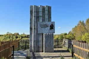 Обелиск А.Н. Радищеву, установленный в память его следования в сибирскую ссылку в 1791 г. и возвращение из ссылки в 1797 г. (Артын)