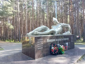 Памятник «Павшим за власть Советов»