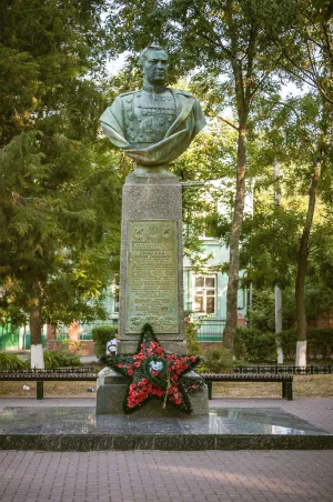 Бюст дважды Героя Советского Союза Т.Т. Хрюкина