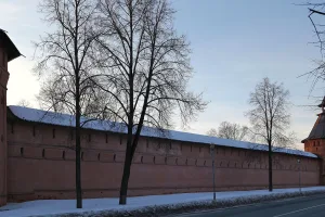 Прясло восточной стены между Северо-восточной наугольной башней и Северной башней (Суздаль)