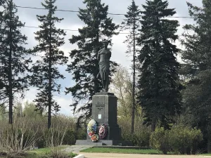 Памятник З.А. Космодемьянской (86-й км Минского шоссе, близ Дорохово)
