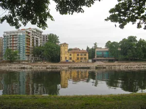 Дача Алсуфьевых с садом «Альгамбра» (Петровский яхт-клуб)