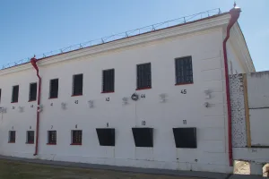Арестантский корпус №1 с церковью Александра Невского (Тобольск)
