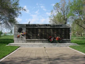 Памятный знак "Воины-никельщики" (Верхний Уфалей)