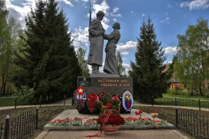 Памятник карабановцам, погибшим в 1941-1945 гг. (Карабаново)