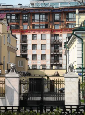 Ограда с пилонами ворот (Арбат)
