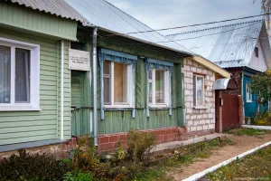 Дом, в котором в 1895-1918 гг. жил местный революционер А.П. Хмельницкий