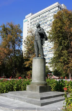 Памятник Володе Ульянову - студенту (Ленину) (Казань)