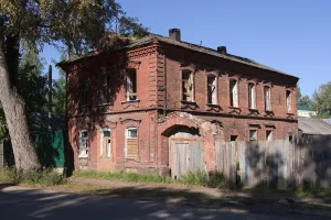 Жилой дом с воротами (Осташков)