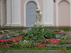Скульптура «Амур и Психея» (Ломоносов)